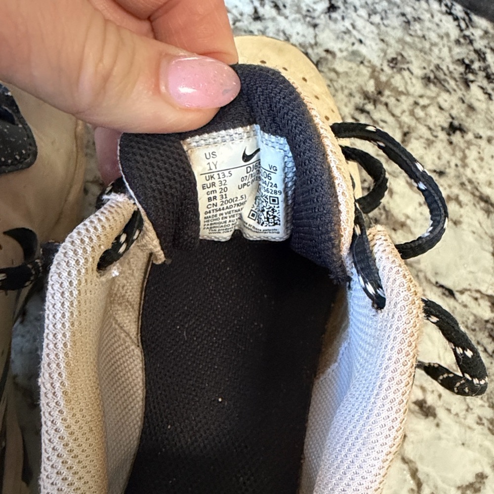Nike Boys‎ Black and White baseball cleats - Picture 4 of 5